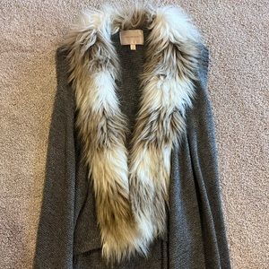 Vest with fur